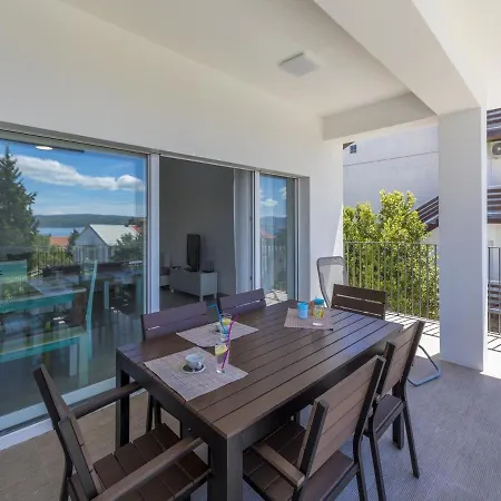 Apartment Vai