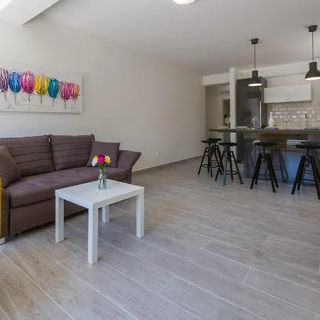 Vai Apartment *