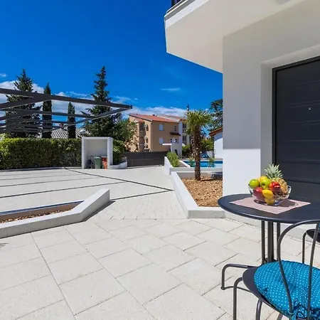 Apartment Vai *